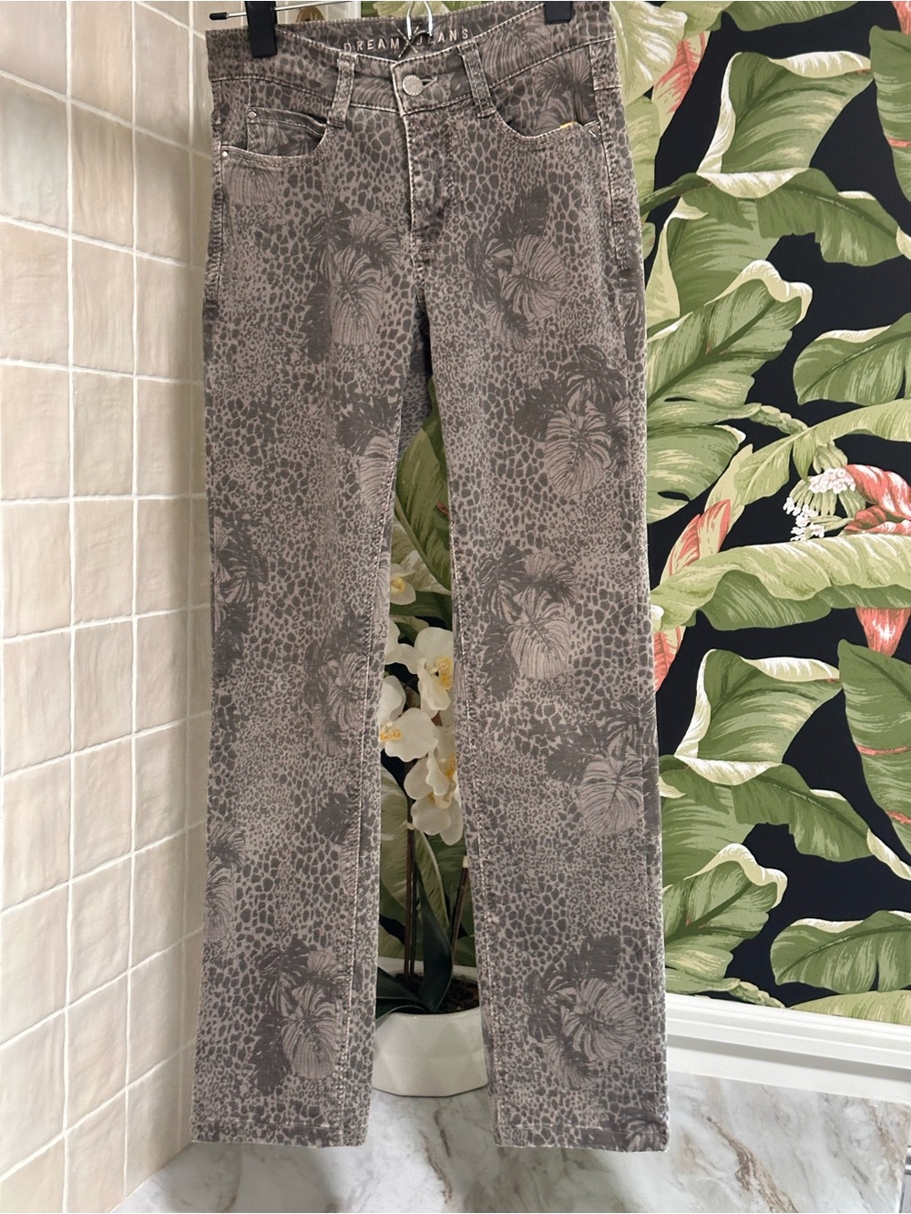Women’s Grey Floral Print Straight Jeans